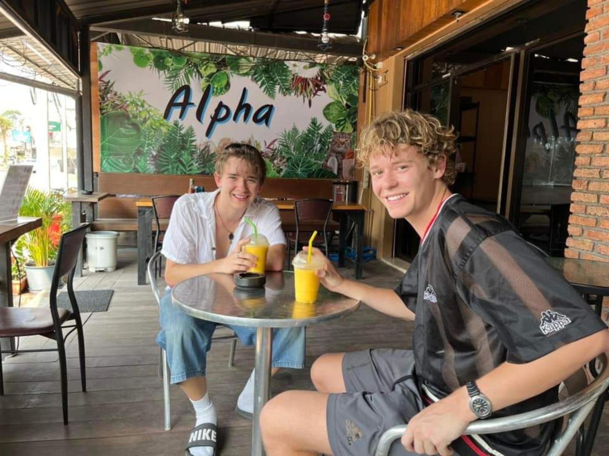 Alpha Hostel Cafe&Bar Ban Khlong Yai Exterior foto